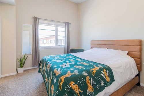 5-418 Highlands Boulevard West, Lethbridge, AB - Indoor Photo Showing Bedroom