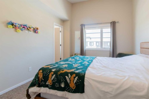 5-418 Highlands Boulevard West, Lethbridge, AB - Indoor Photo Showing Bedroom