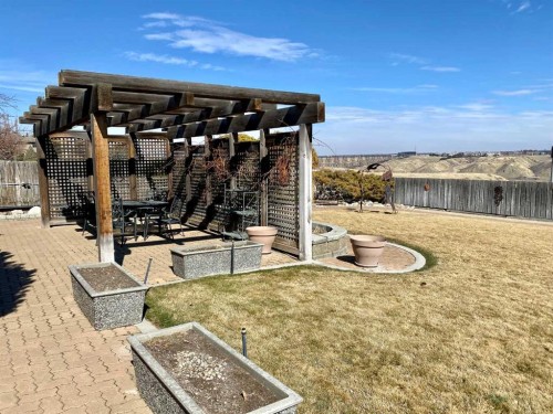 61 Ridgewood Crescent West, Lethbridge, AB - Outdoor