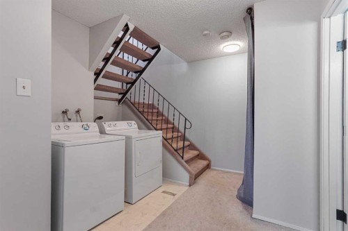 36-5 Acadia Road West, Lethbridge, AB - Indoor Photo Showing Laundry Room