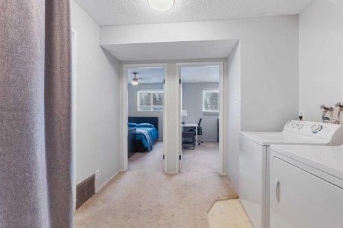36-5 Acadia Road West, Lethbridge, AB - Indoor Photo Showing Laundry Room