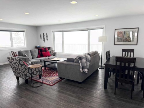 8142 26 Avenue, Coleman, AB - Indoor Photo Showing Living Room
