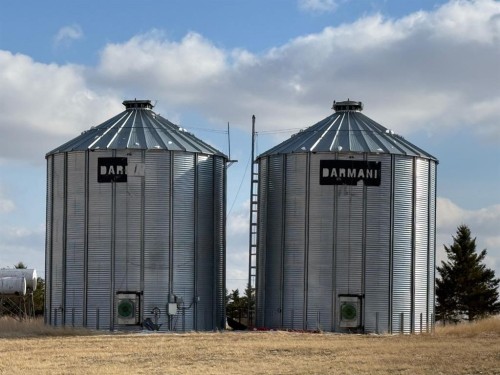 On Rr 164, Vauxhall, AB 