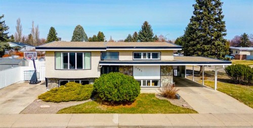 2043 19 Street NORTH Lethbridge, AB T1H 4B1