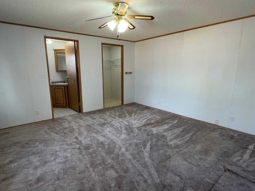 230 4 Street, Stirling, AB - Indoor Photo Showing Other Room