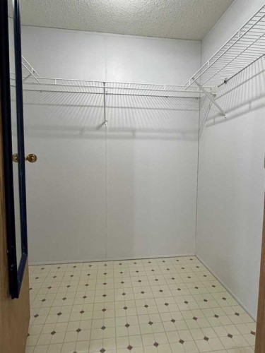 230 4 Street, Stirling, AB - Indoor With Storage