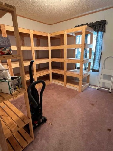 230 4 Street, Stirling, AB - Indoor