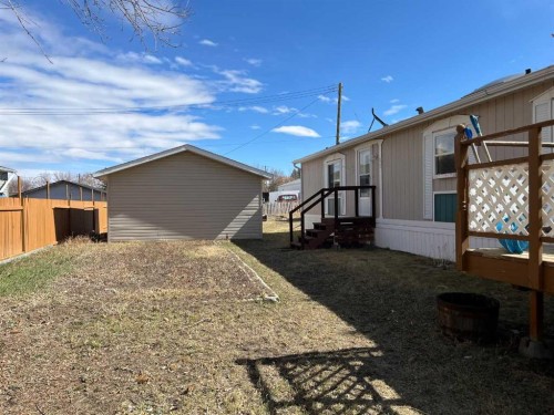 230 4 Street, Stirling, AB - Outdoor