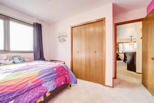 131 Beaverbrook Road North, Lethbridge, AB - Indoor Photo Showing Bedroom