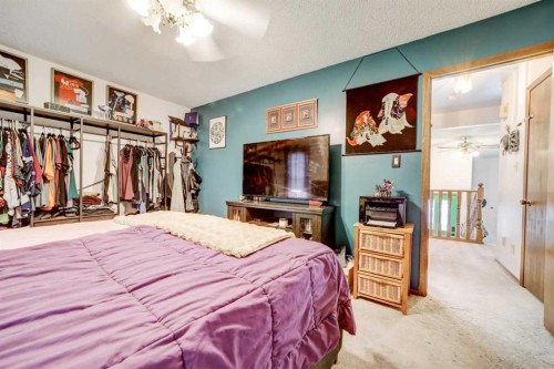 131 Beaverbrook Road North, Lethbridge, AB - Indoor Photo Showing Bedroom