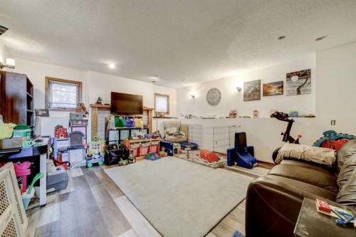 131 Beaverbrook Road North, Lethbridge, AB - Indoor