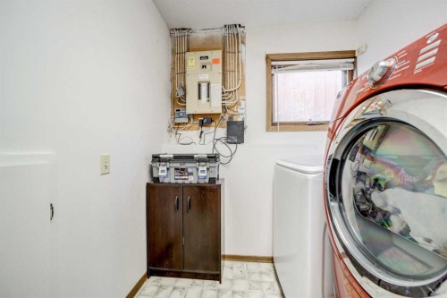 131 Beaverbrook Road North, Lethbridge, AB - Indoor Photo Showing Laundry Room