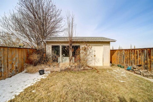 131 Beaverbrook Road North, Lethbridge, AB - Outdoor