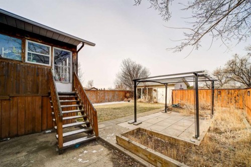 131 Beaverbrook Road North, Lethbridge, AB - Outdoor