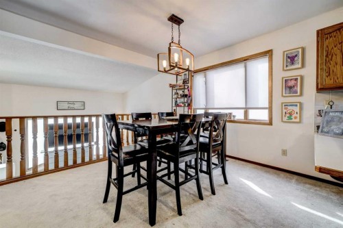 131 Beaverbrook Road North, Lethbridge, AB - Indoor Photo Showing Dining Room