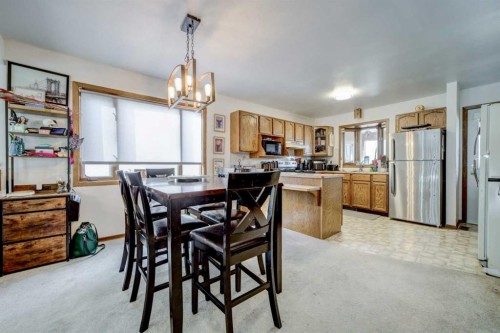 131 Beaverbrook Road North, Lethbridge, AB - Indoor