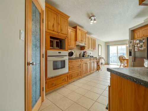 108 Riverdale Terrace West, Lethbridge, AB - Indoor Photo Showing Kitchen
