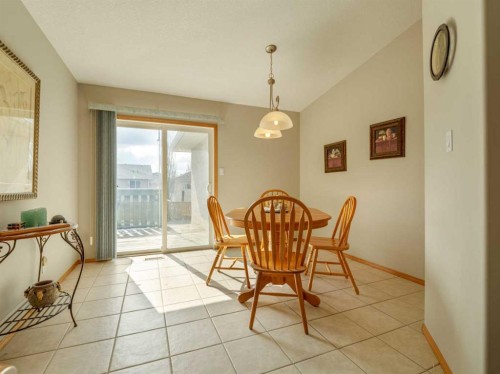 108 Riverdale Terrace West, Lethbridge, AB - Indoor Photo Showing Dining Room