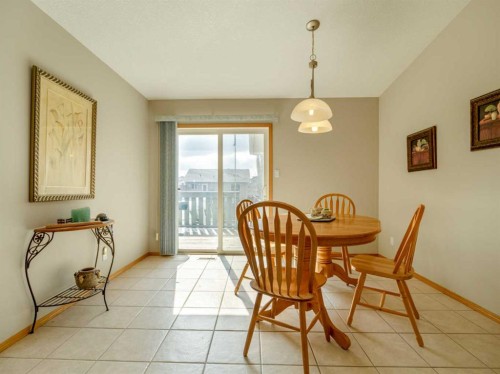108 Riverdale Terrace West, Lethbridge, AB - Indoor Photo Showing Dining Room