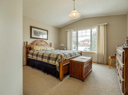 108 Riverdale Terrace West, Lethbridge, AB - Indoor Photo Showing Bedroom