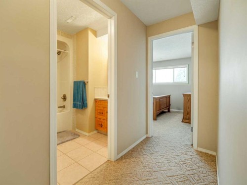 108 Riverdale Terrace West, Lethbridge, AB - Indoor Photo Showing Other Room