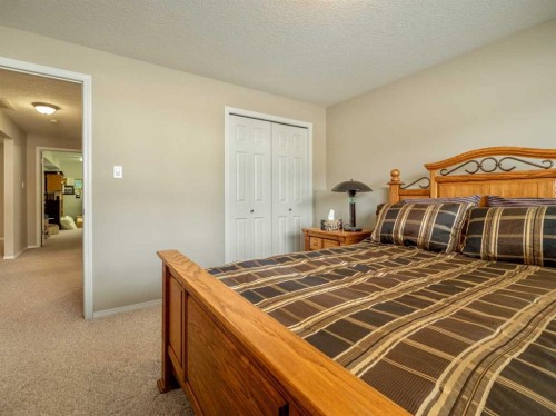 108 Riverdale Terrace West, Lethbridge, AB - Indoor Photo Showing Bedroom