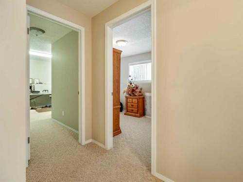 108 Riverdale Terrace West, Lethbridge, AB - Indoor Photo Showing Other Room