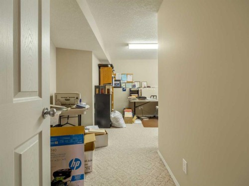 108 Riverdale Terrace West, Lethbridge, AB - Indoor Photo Showing Other Room