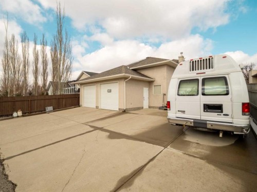 108 Riverdale Terrace West, Lethbridge, AB - Outdoor