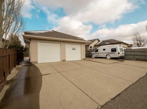 108 Riverdale Terrace West, Lethbridge, AB - Outdoor