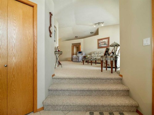 108 Riverdale Terrace West, Lethbridge, AB - Indoor Photo Showing Other Room