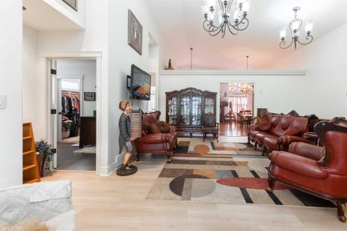 4330 4 Avenue South, Fairview (Hamlet), AB - Indoor Photo Showing Living Room