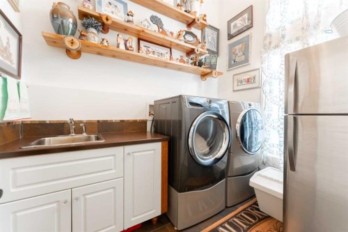 4330 4 Avenue South, Fairview (Hamlet), AB - Indoor Photo Showing Laundry Room
