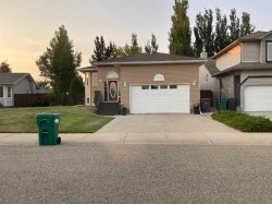 7 Mt Alderson Place WEST Lethbridge, AB T1K 6N7