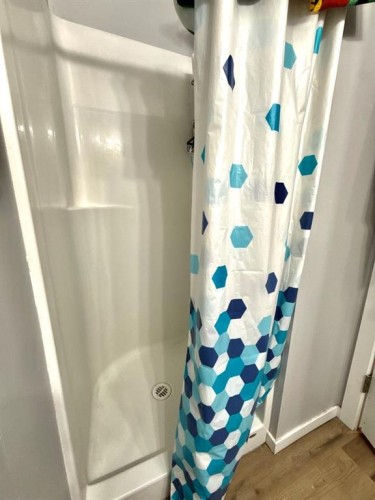 2626 23 Avenue South, Lethbridge, AB - Indoor Photo Showing Bathroom