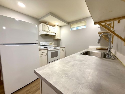 2626 23 Avenue South, Lethbridge, AB - Indoor Photo Showing Kitchen