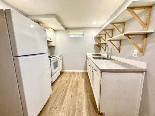 2626 23 Avenue South, Lethbridge, AB - Indoor Photo Showing Kitchen