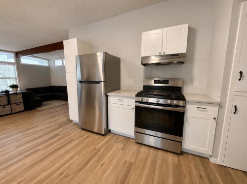 2626 23 Avenue South, Lethbridge, AB - Indoor Photo Showing Kitchen