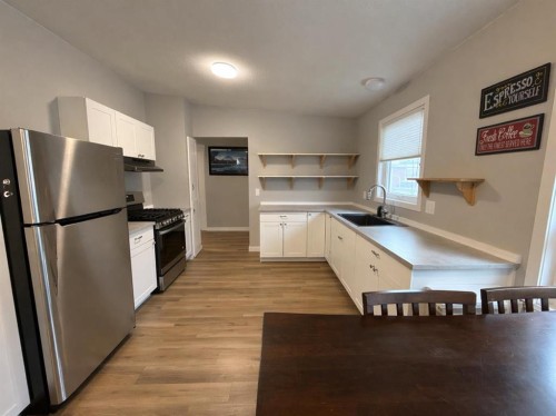 2626 23 Avenue South, Lethbridge, AB - Indoor Photo Showing Kitchen