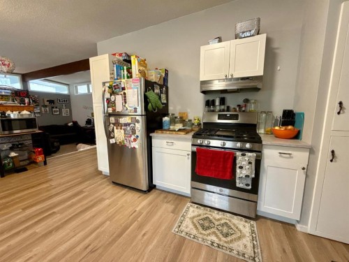 2626 23 Avenue South, Lethbridge, AB - Indoor Photo Showing Kitchen