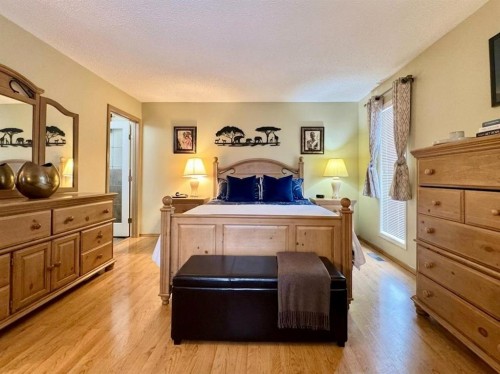 2409 20 Street North, Lethbridge, AB - Indoor Photo Showing Bedroom