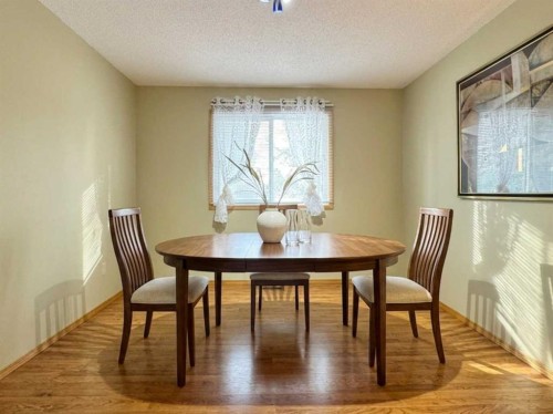 2409 20 Street North, Lethbridge, AB - Indoor Photo Showing Dining Room