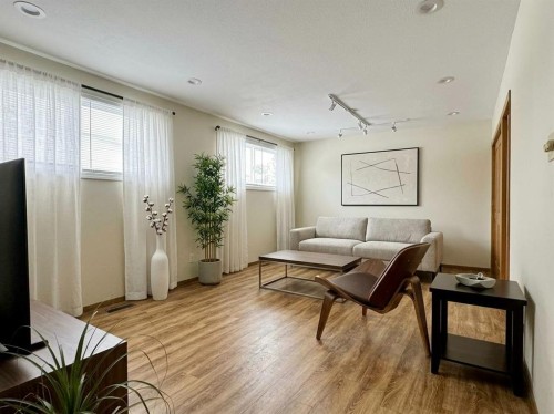 2409 20 Street North, Lethbridge, AB - Indoor