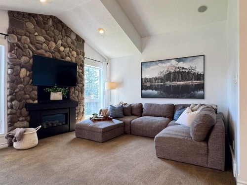 2 Riverbrook Close West, Lethbridge, AB 