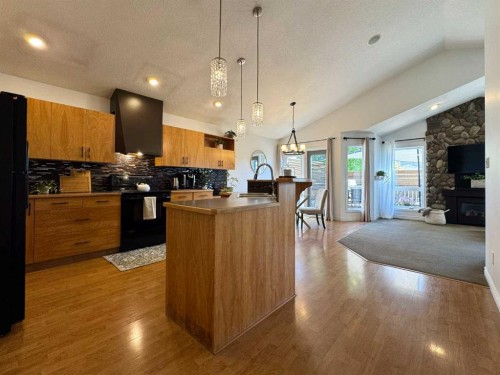2 Riverbrook Close West, Lethbridge, AB 