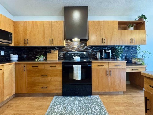 2 Riverbrook Close West, Lethbridge, AB 