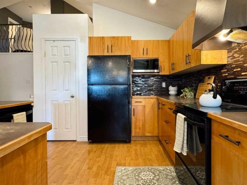 2 Riverbrook Close West, Lethbridge, AB 