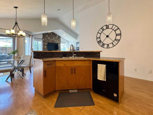 2 Riverbrook Close West, Lethbridge, AB 