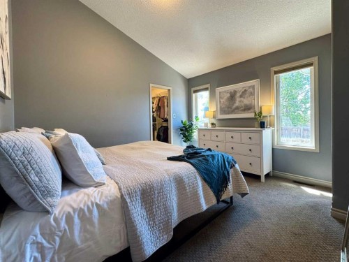 2 Riverbrook Close West, Lethbridge, AB 