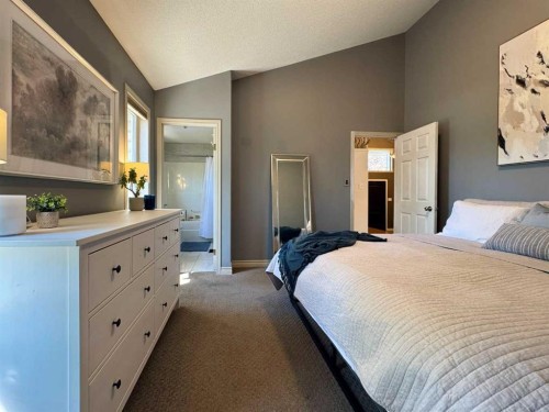 2 Riverbrook Close West, Lethbridge, AB 